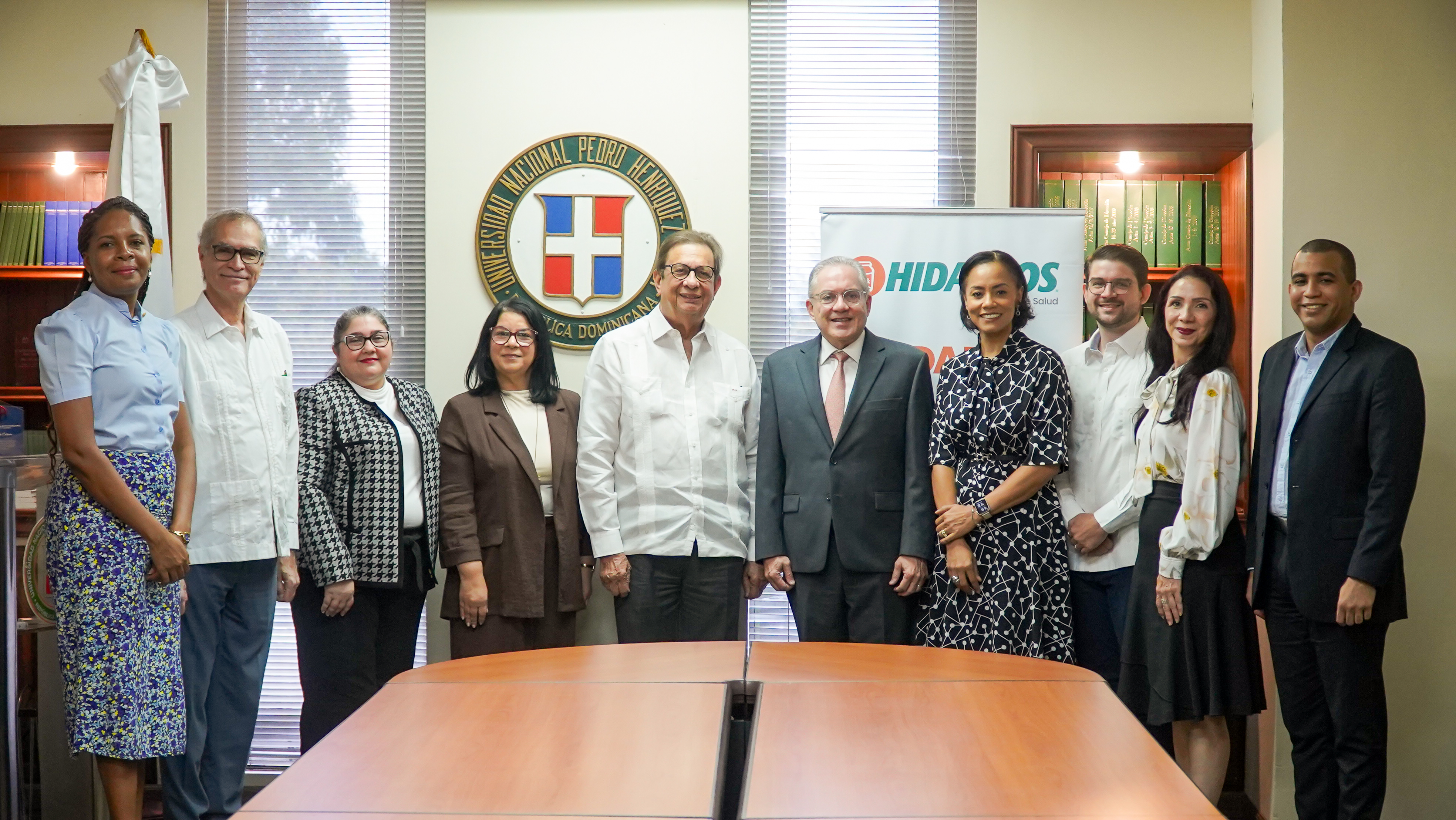 Foto 2 - Firma Convenio UNHU e Hidalgos.jpg