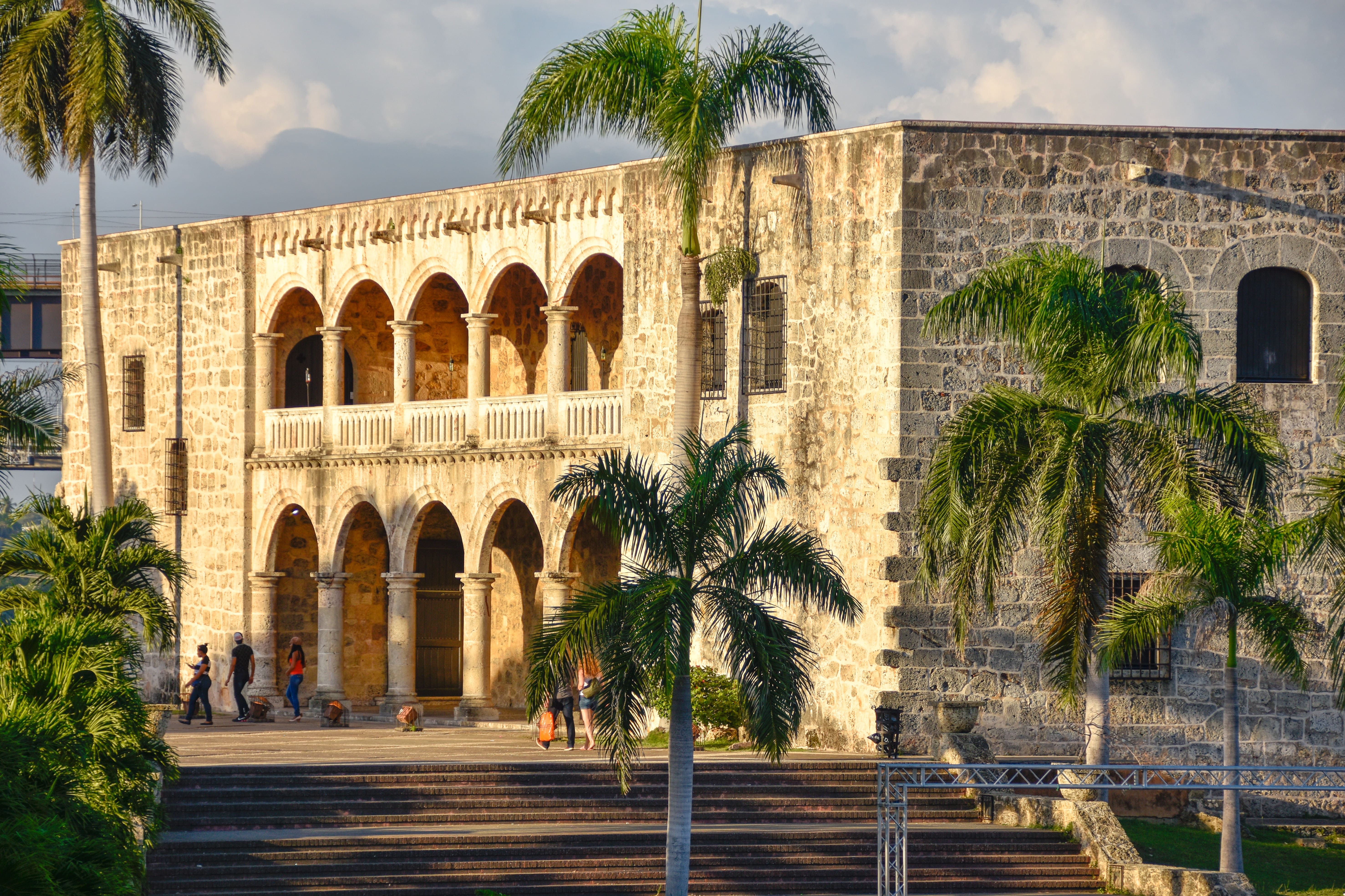 Análisis y caracterización del patrimonio cultural de la zona colonial de la República Dominicana por medio de la Fluorescencia de Rayos X