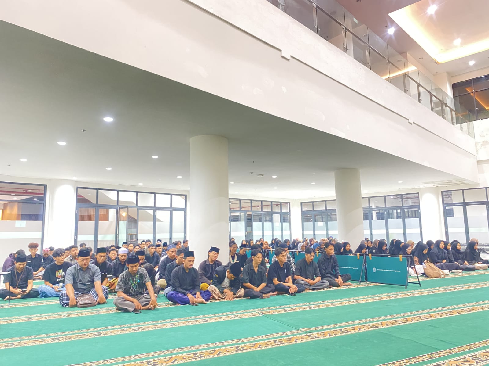 UNU Jogja Mourns, Civitas Hold Collective Prayer