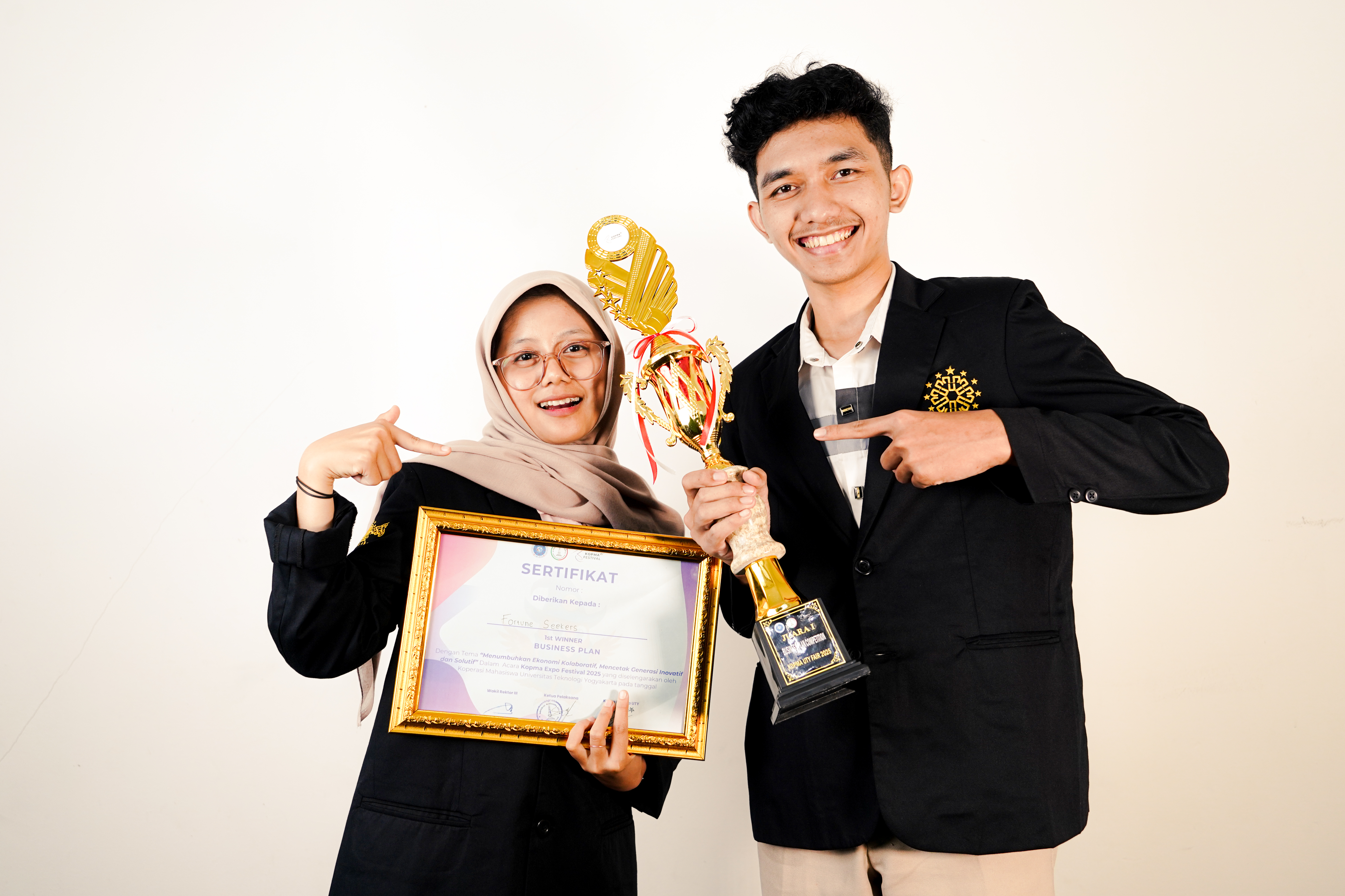 UNU Jogja Students Win 1st Place National Business Plan, Offering Innovative Solutions Through TrashMon Application