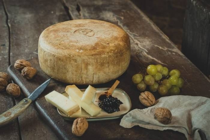 Pecorino Stagionato in Fossa - Caseificio Podere San Luca
