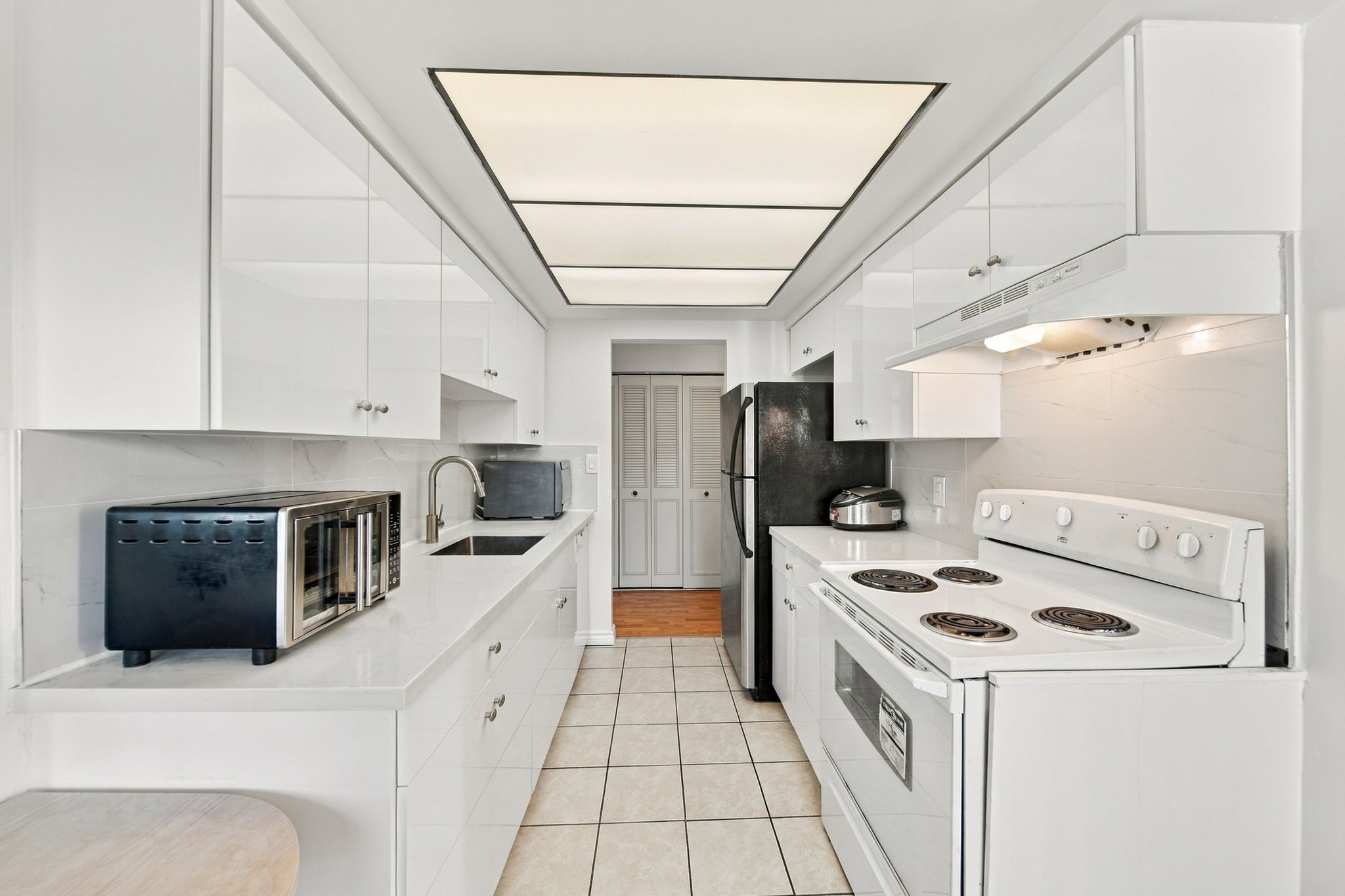 13530_Hilton_Road_Surrey_02637