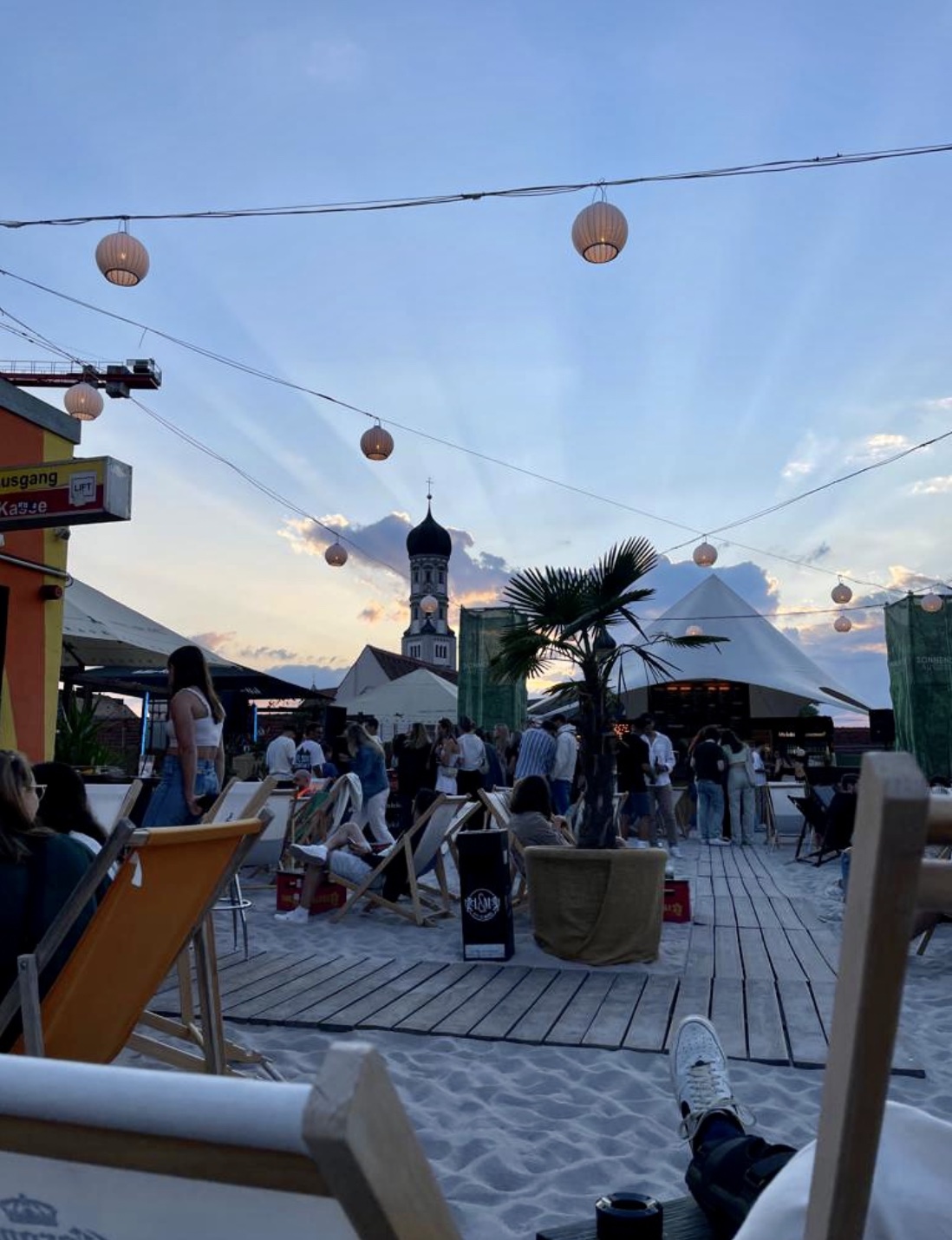 Rooftop Bar mit Strandfeeling