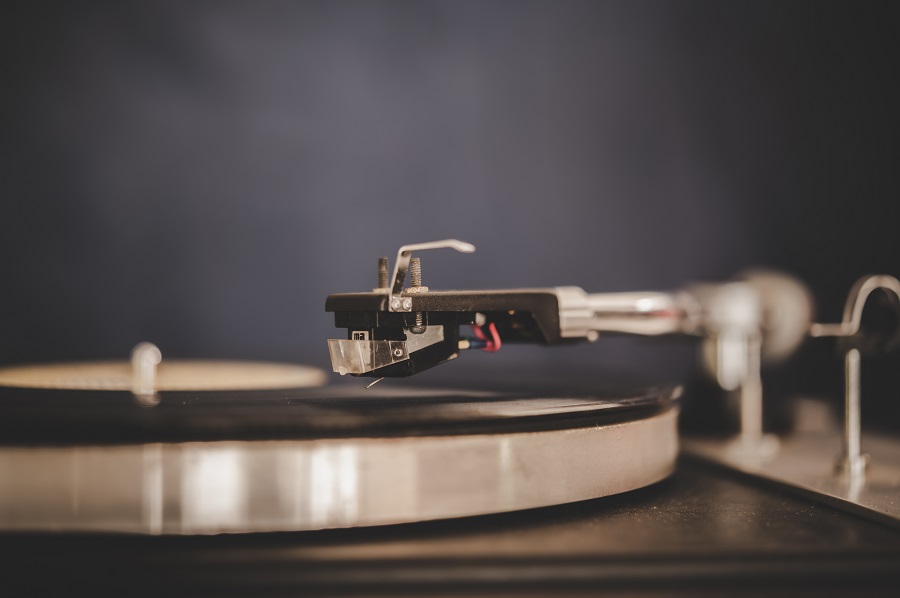 Vinyl Records Now Outsell CDs