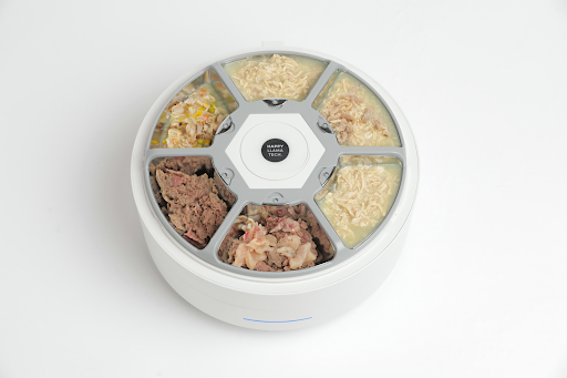 A Real Refrigerator That Feeds Your Cat: Happy Llama Tech Revolutionizes Fresh Pet Feeding