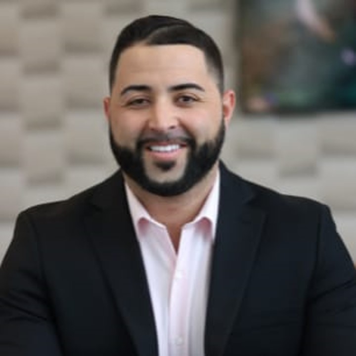 Mikey Lucas to Share Wealth-Building Strategies at SolarCon 2025 – Empowering Solar Pros on April 16!