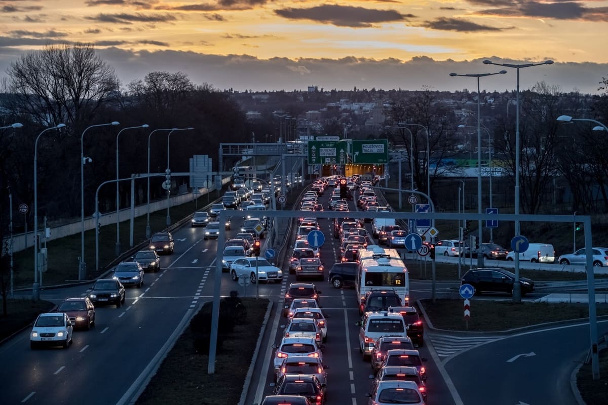Новый рейтинг водителей: самые загруженные города в мире и в Чехии в 2022 году