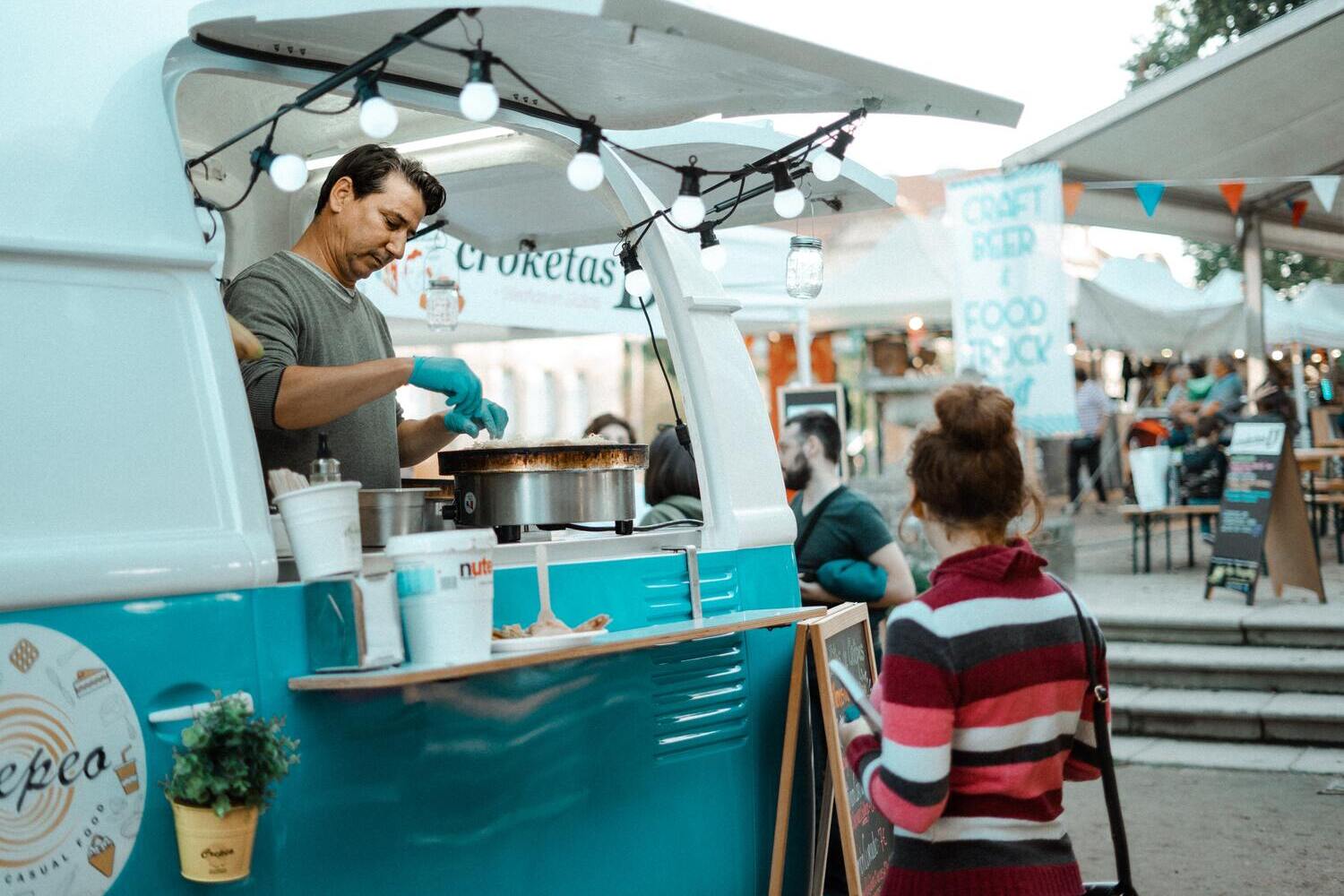 27 апреля в Праге пройдет фестиваль уличной еды Karlínský street food festival