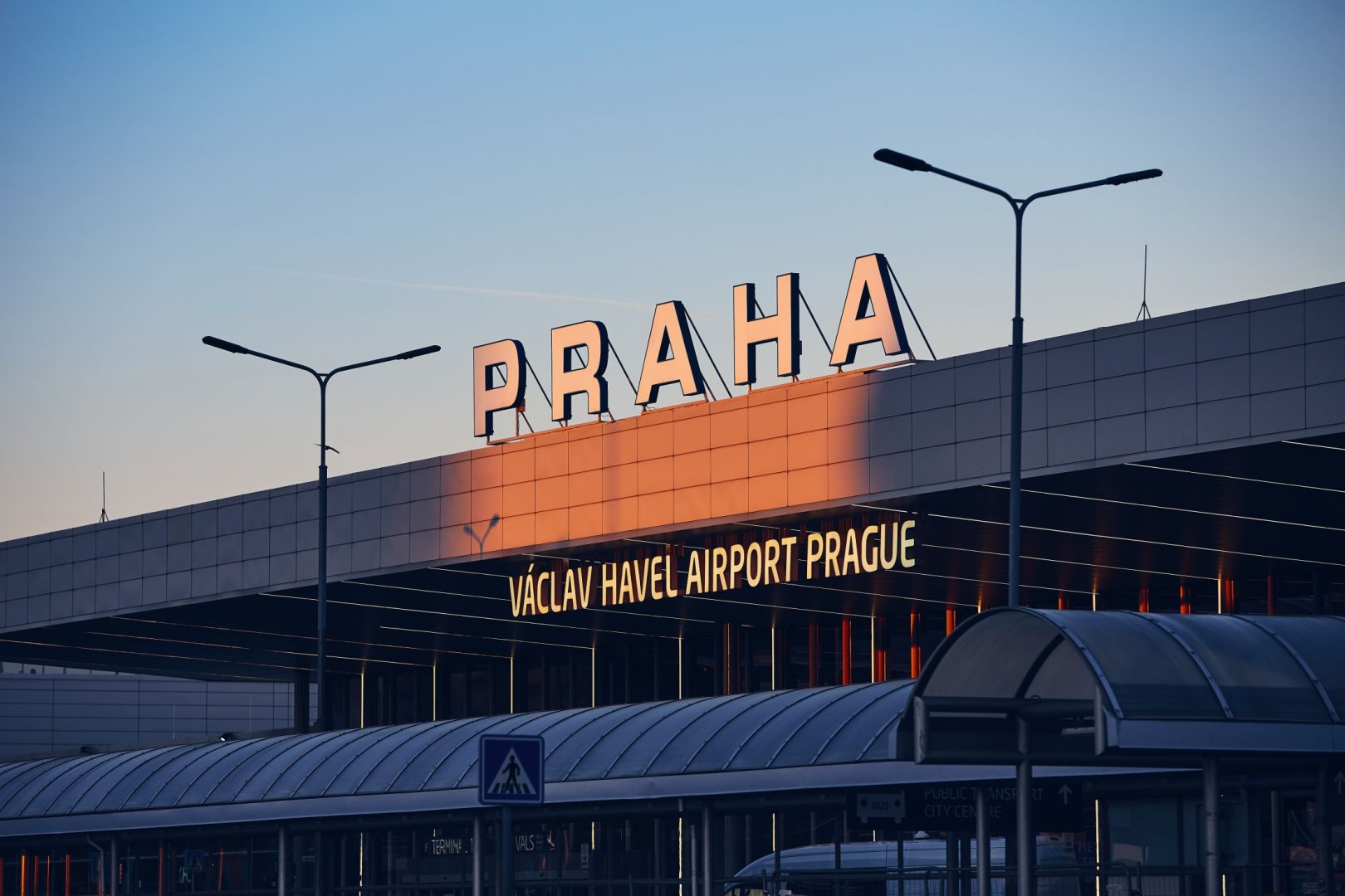 Осенью в пражском аэропорту могут снять ограничение 100 мл на провоз жидкости в ручной клади