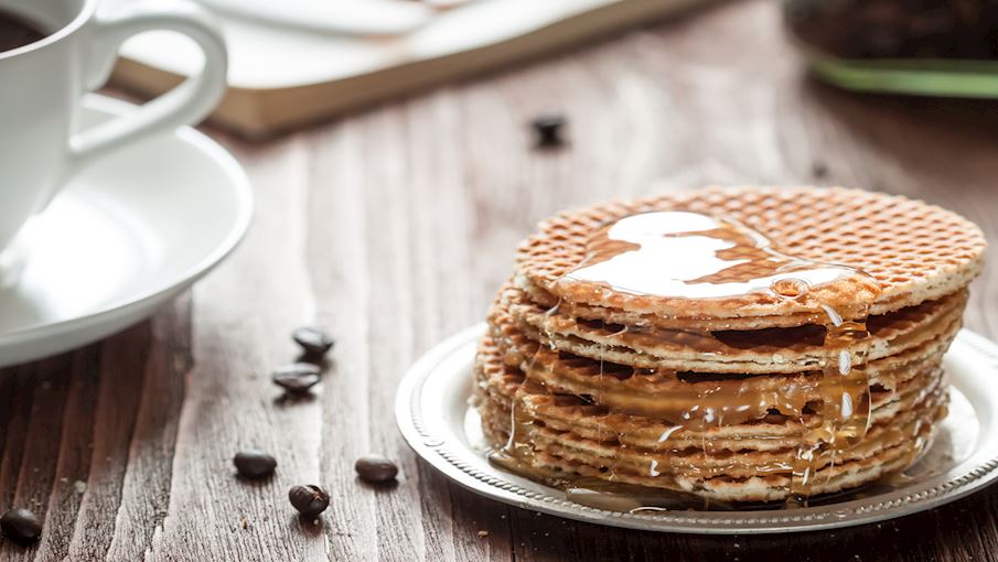 4. Stroopwafel, Нидерланды — вафли из двух тонких слоёв теста, запеченные с начинкой из карамельного сиропа.