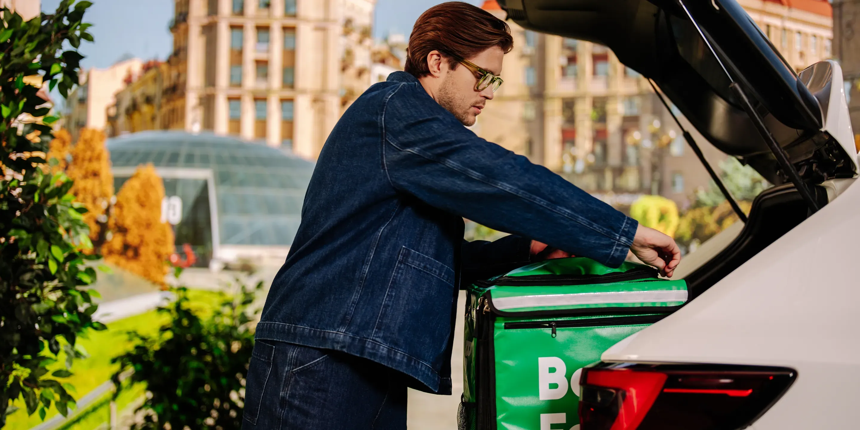 Bolt запускает в Праге услугу экспресс-доставки посылок Bolt Send