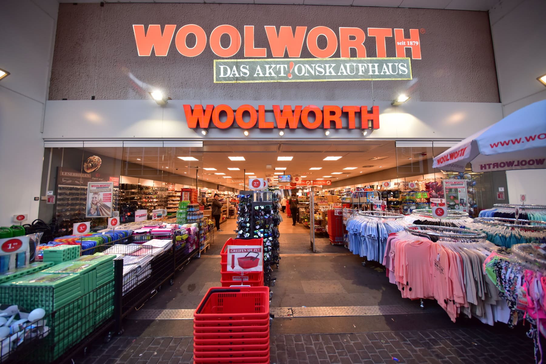 В Чехии появится сеть магазинов низких цен с товарами для дома Woolworth