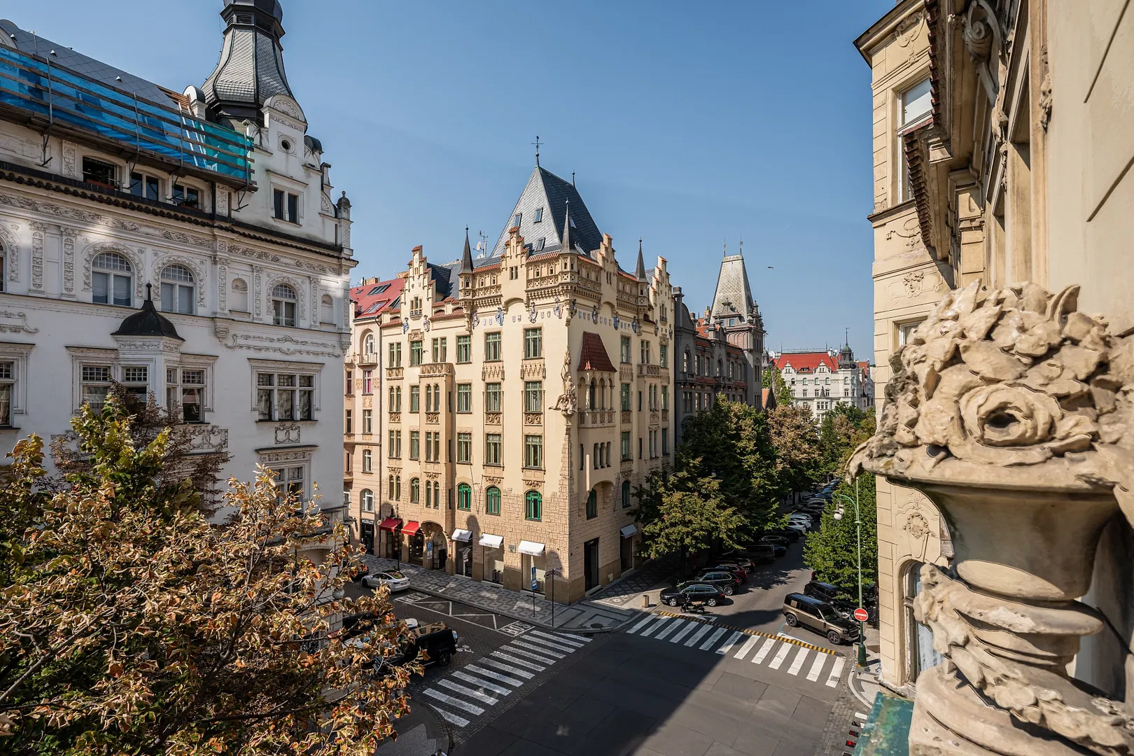 Улица Pařížská в Праге вошла в двадцатку самых дорогих торговых улиц мира