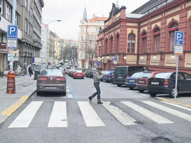 Пираты предлагают в два раза повысить цену на парковочные места в Праге