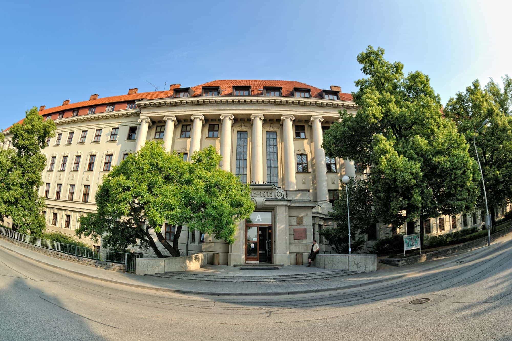 Университет имени Менделя в Брно находится в центре скандала