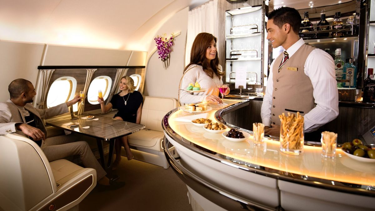 Бар в Emirates
