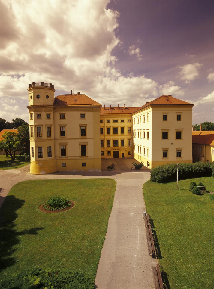 Národní ústav lidové kultury (Стражнице)