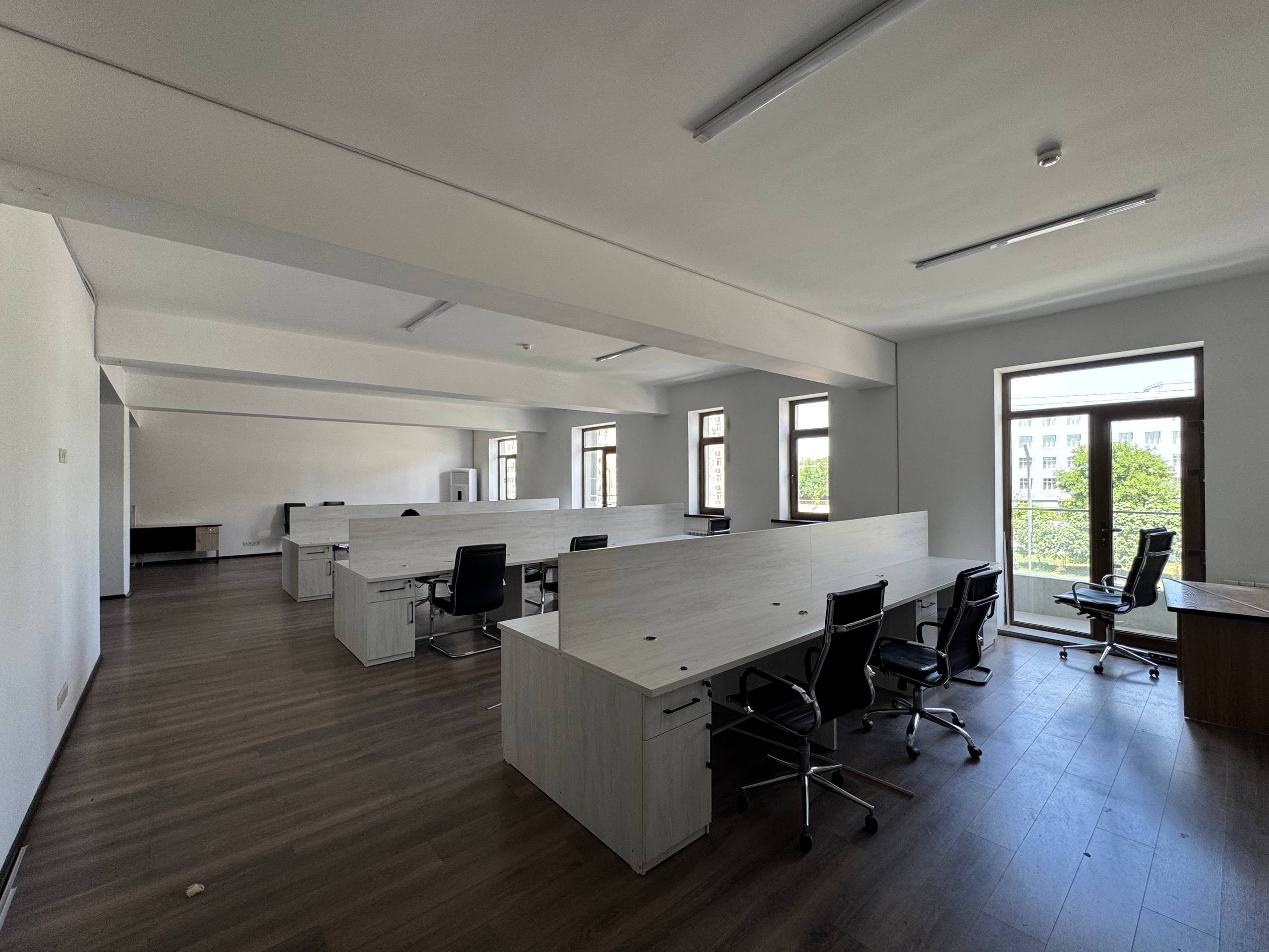 4 xonali ofis 250 m², 12$