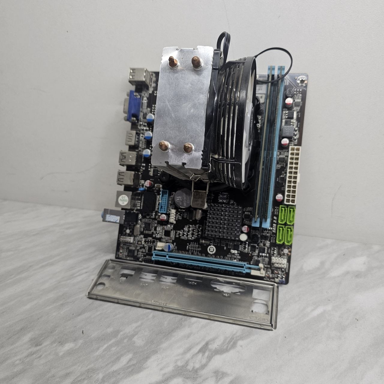 Esonic H110M + Intel Core i5 6600 — ideal holat
