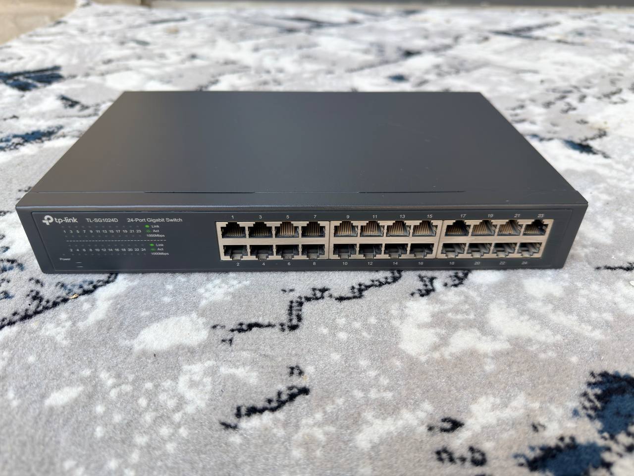 Tp-Link Hub 24 Talik GIGABIT — yangi