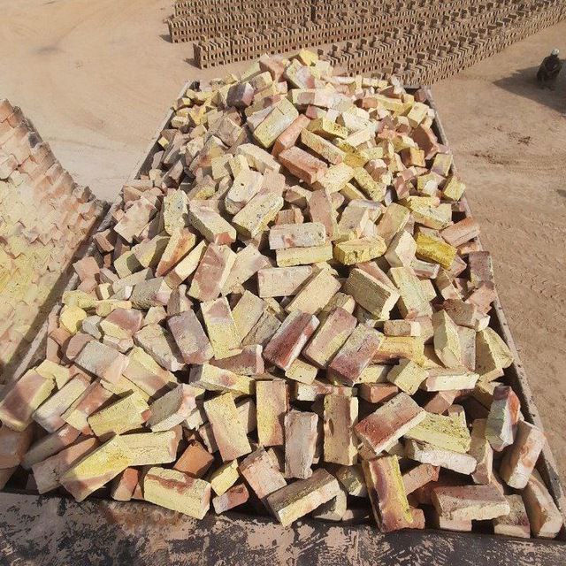 Сизларга хом ва пишган гиштларни таклиф киламиз