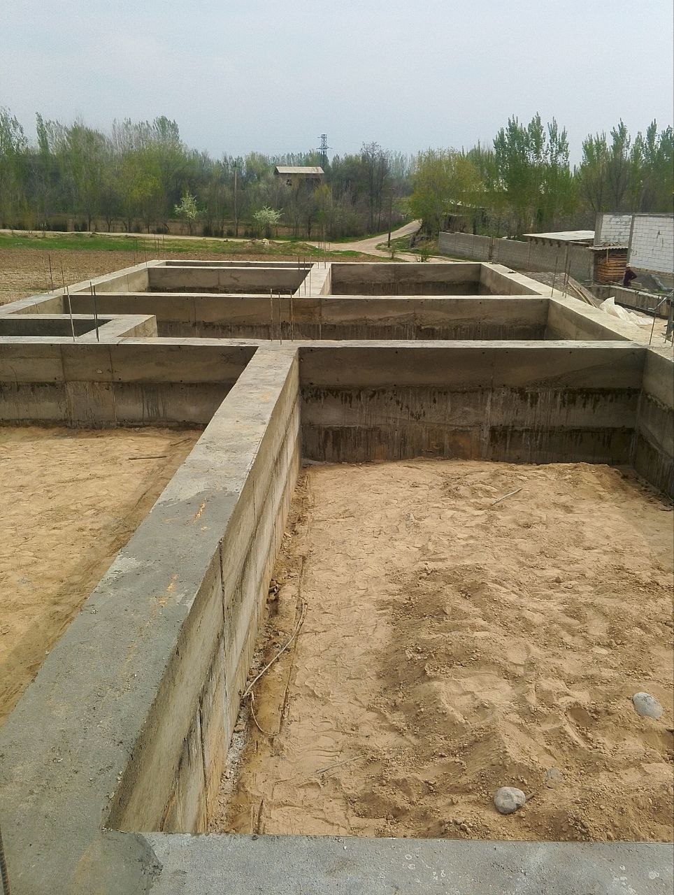 Fundament quyish va stayashka ishlari