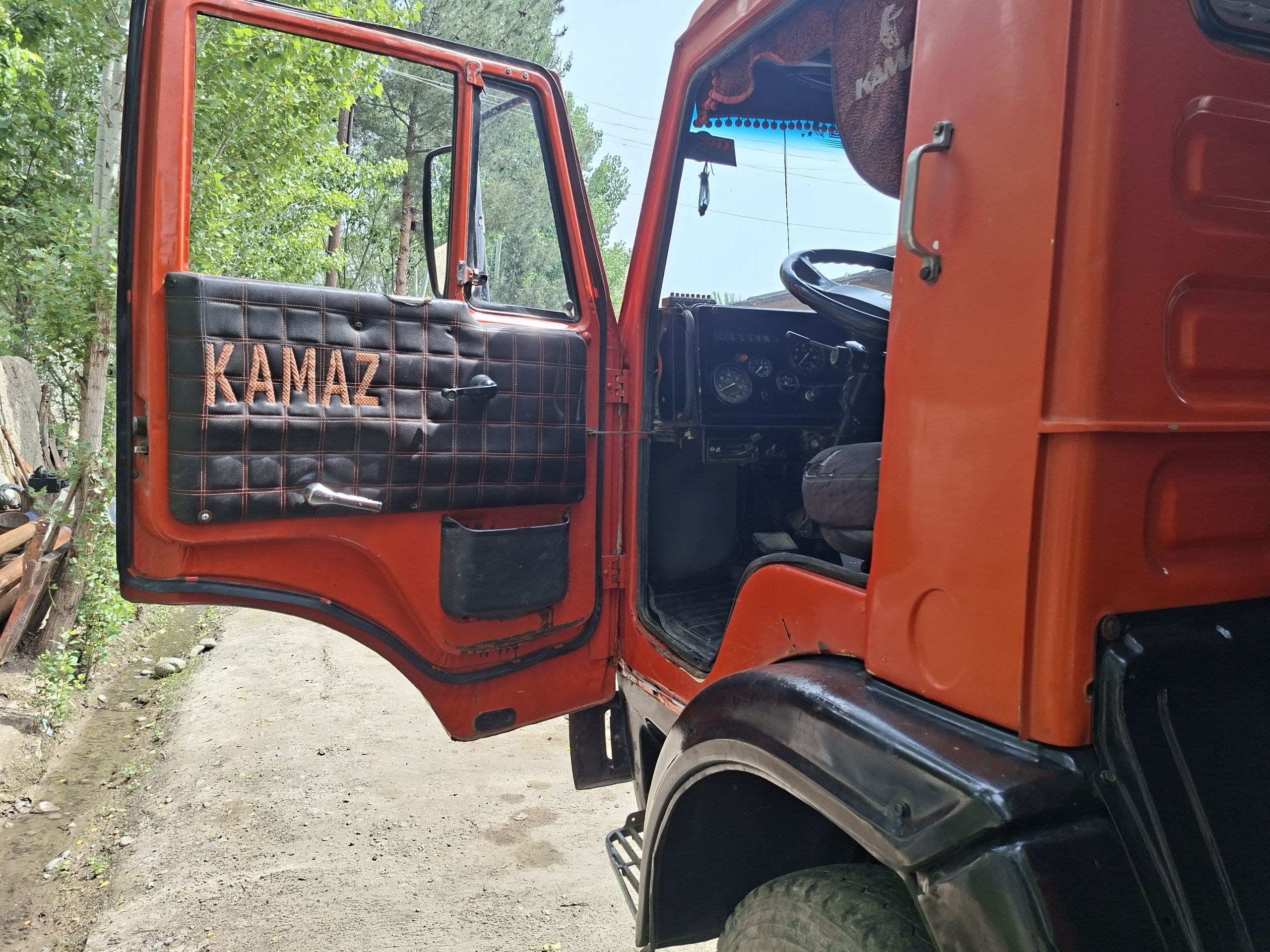 Kamaz 1990 yuk mashinasi