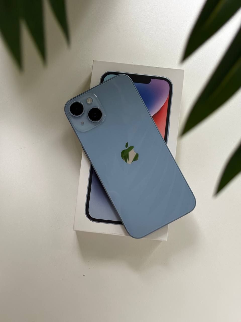 IPhone 14 128 ГБ в голубом цвете