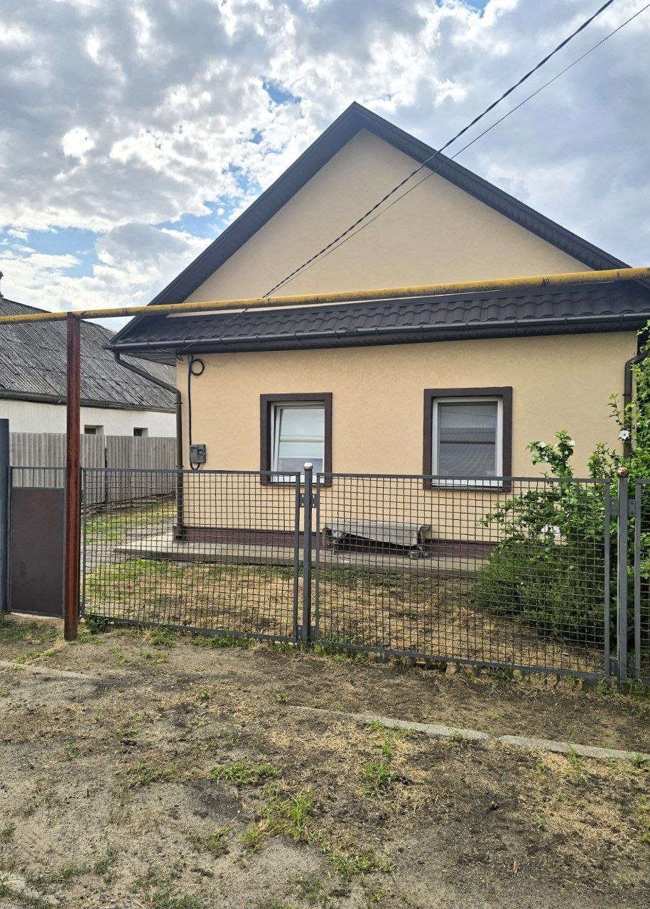 160m2 uy, 3 xonali, 2017 yil, gaz va qattiq yoqilg'i