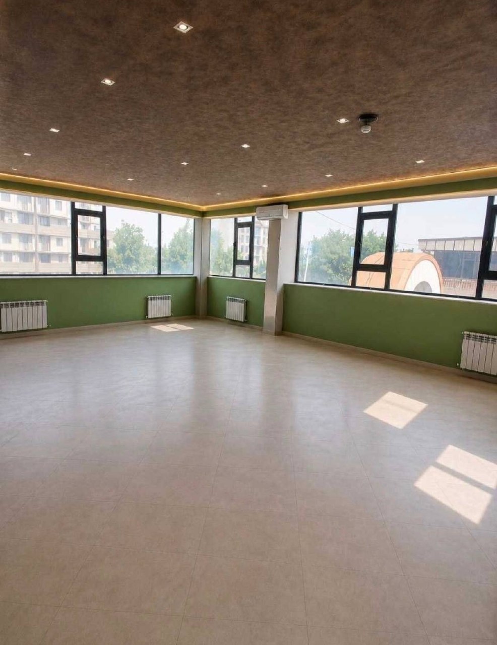 4 xonali ofis 200 m²