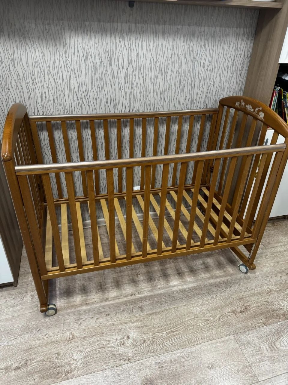 Продадим детскую кроватку Состояние б/у Чехол на