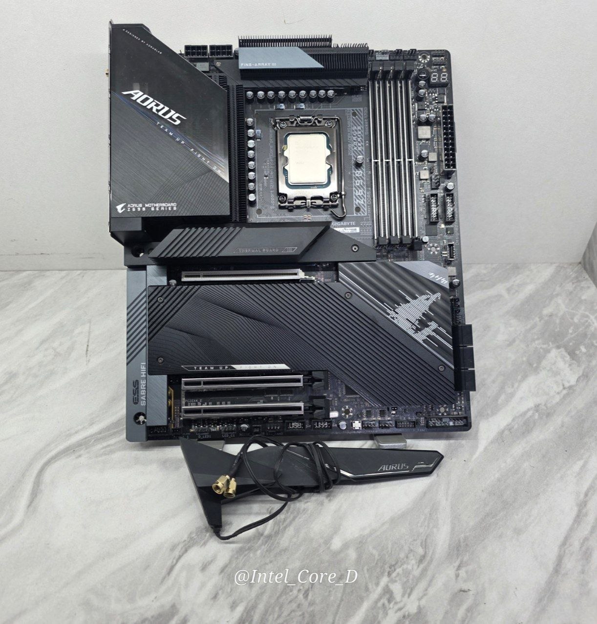 GIGABYTE Z690 AORUS MASTER DDR5 — ideal holat