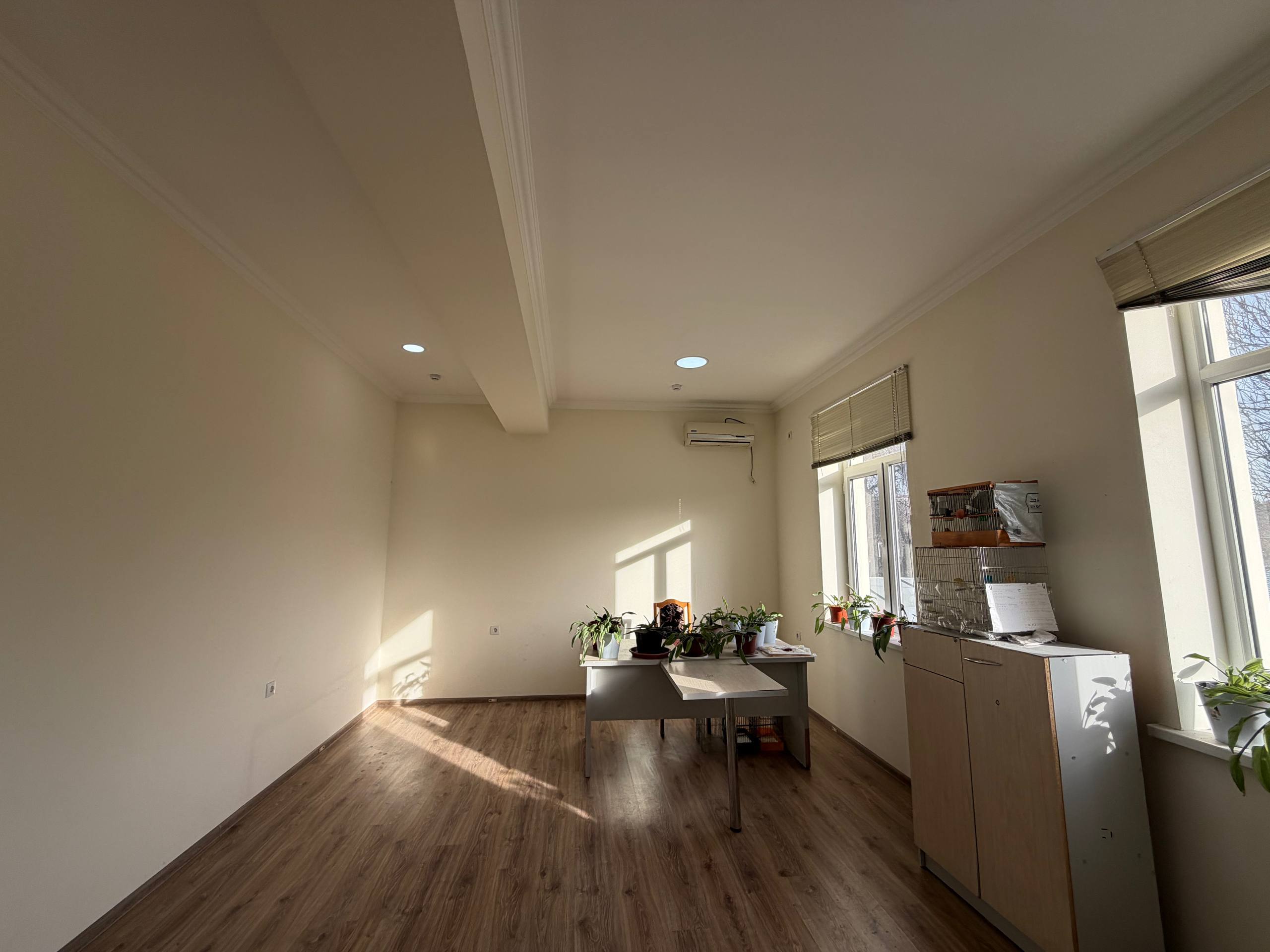 1 xonali ofis 28 m²