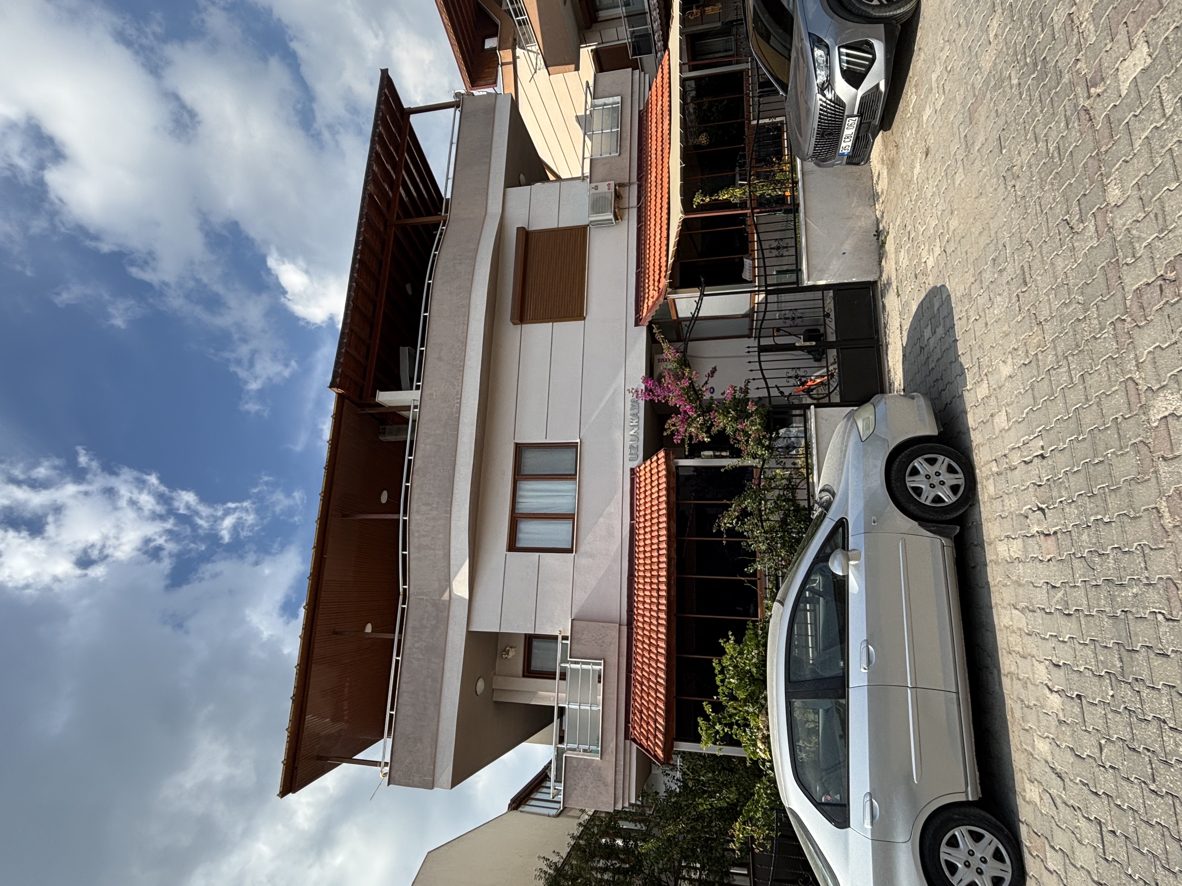 Gülbeyaz Uzunkaya Apartmanı