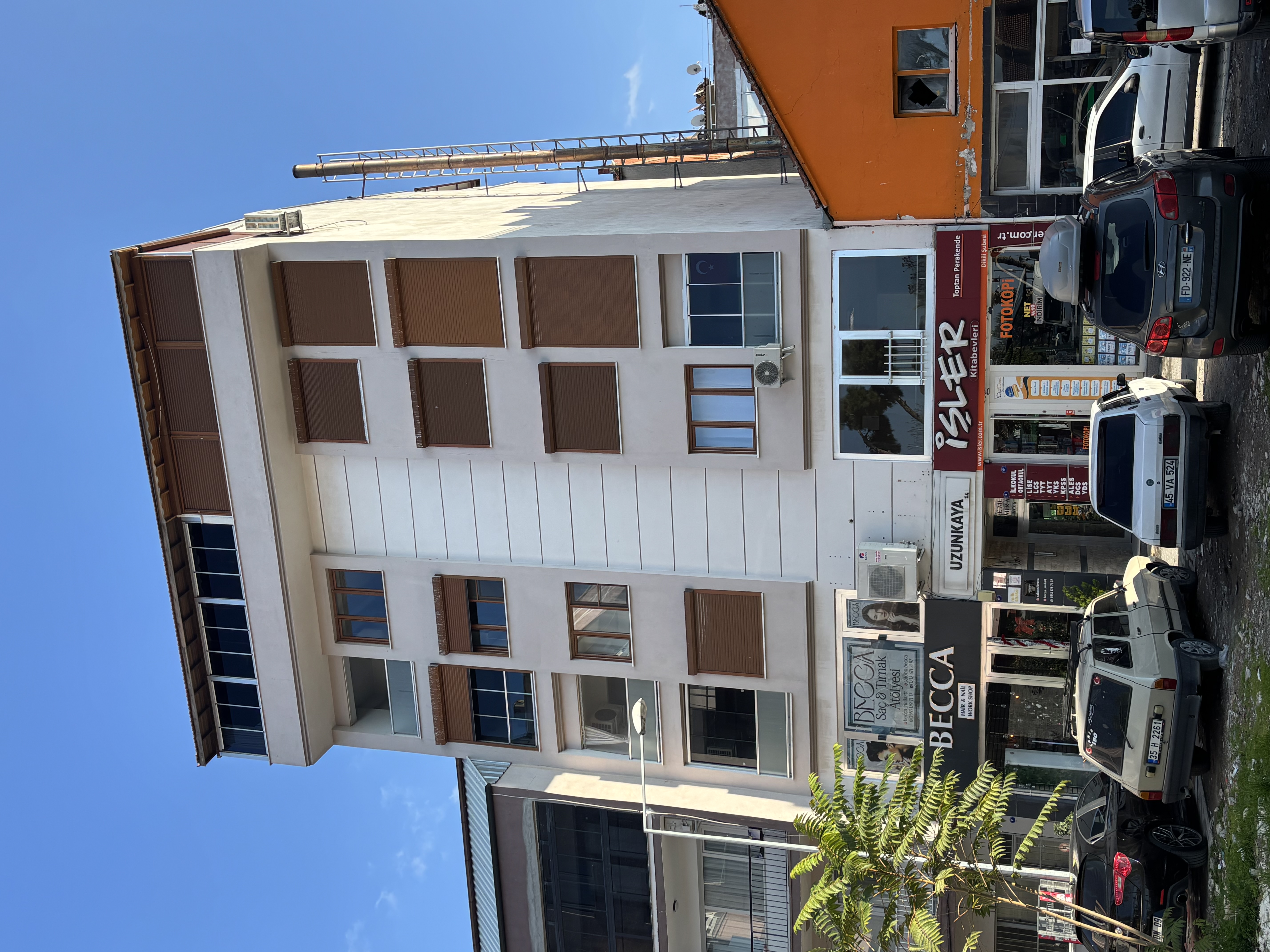 Ayşe ve Mustafa Demir Apartmanı