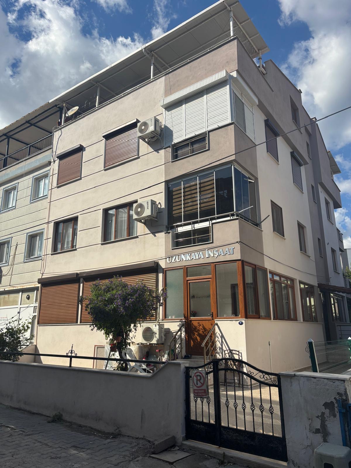 Çandarlı Apartmanı