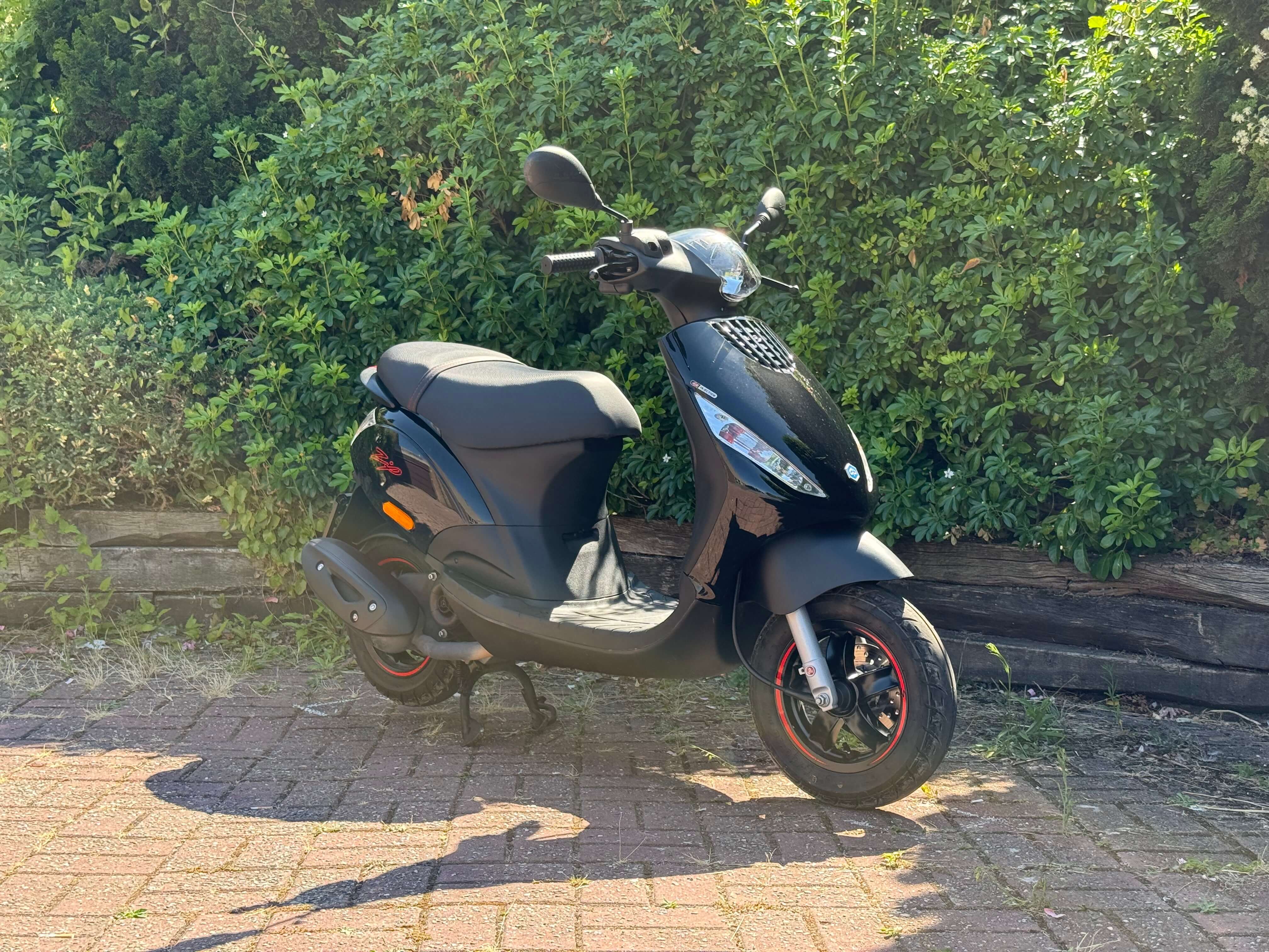 PIAGGIO ZIP 50 — miniature 3