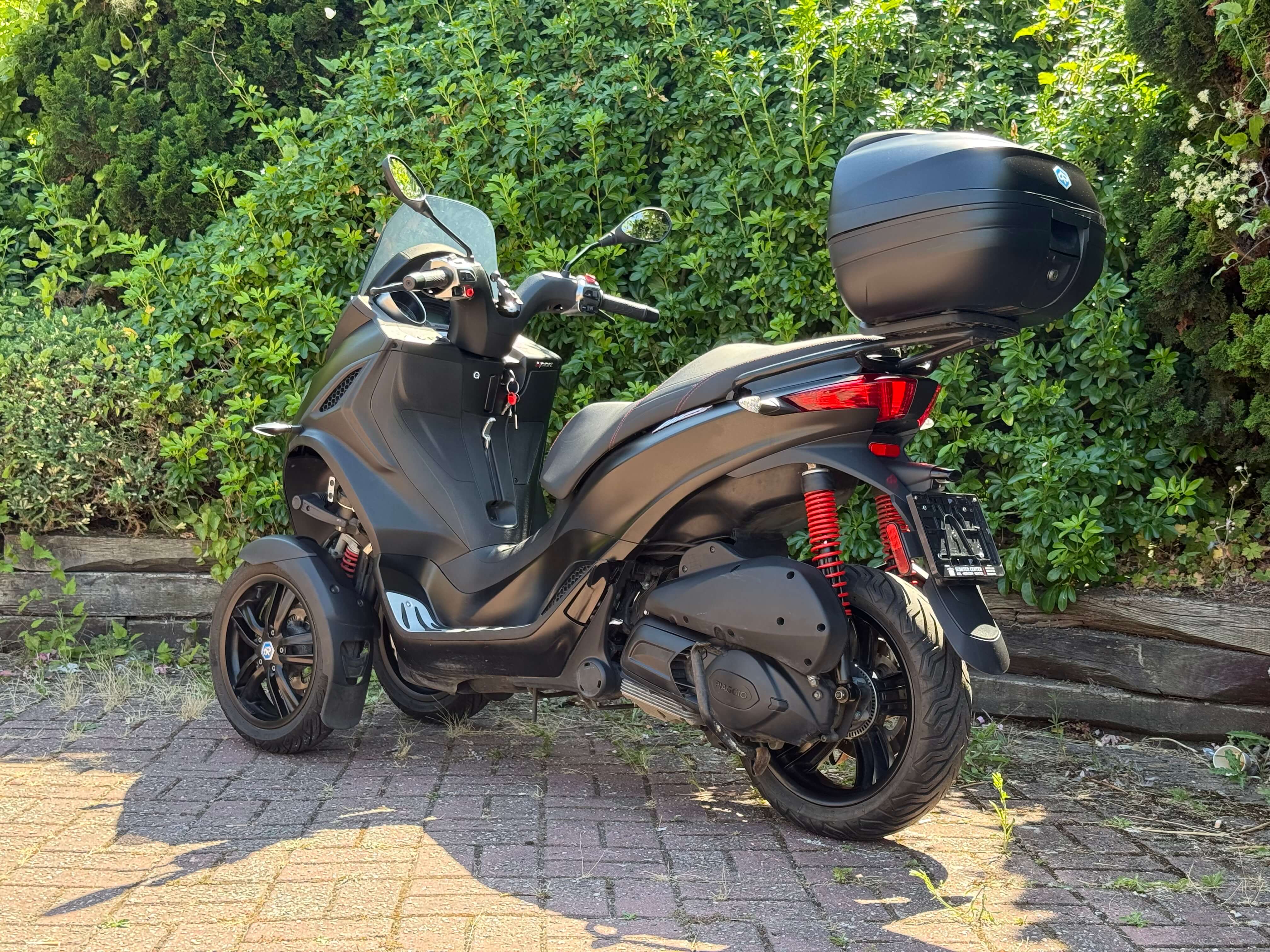 PIAGGIO MP3 300 HPE — miniature 6