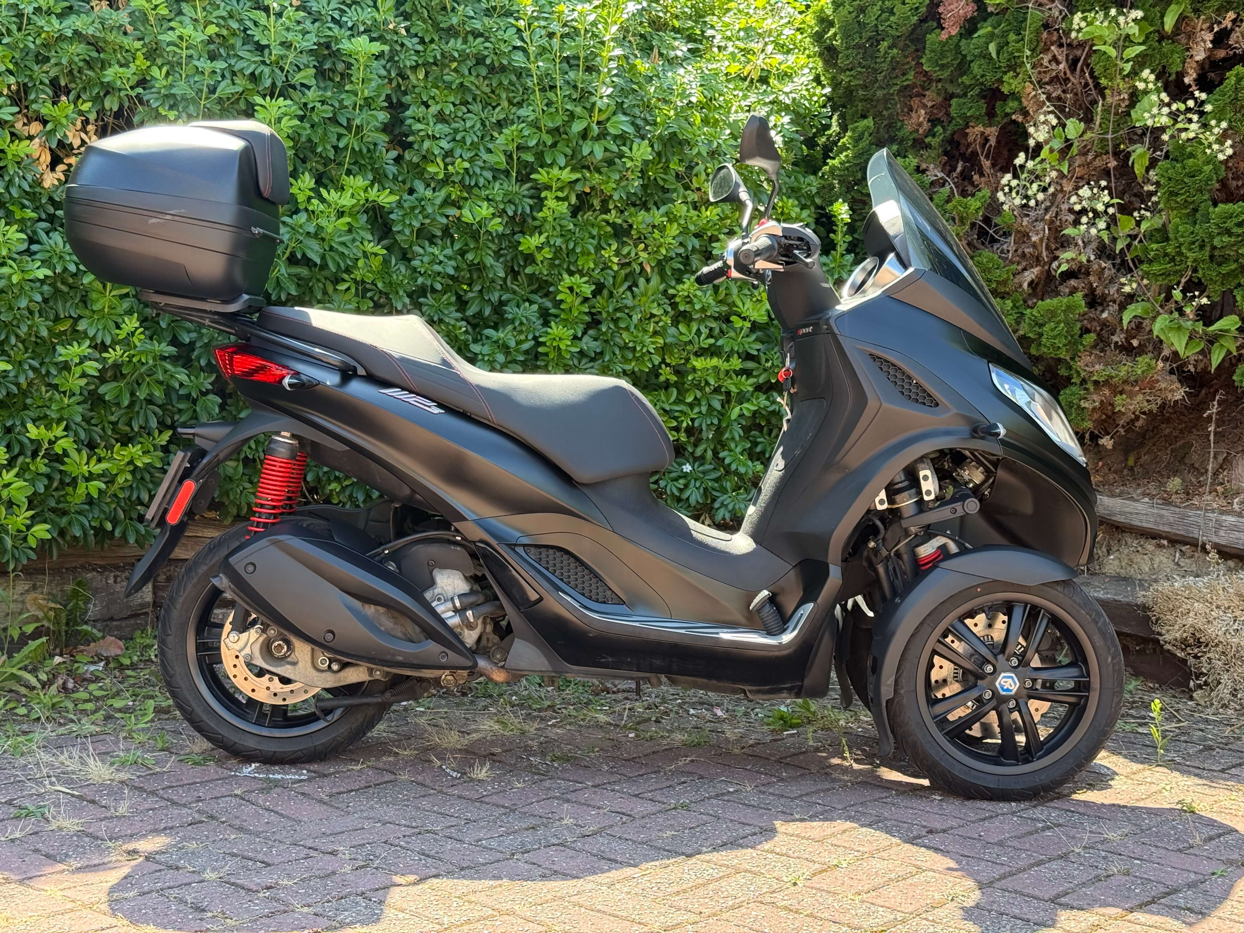 PIAGGIO MP3 300 HPE — miniature 4