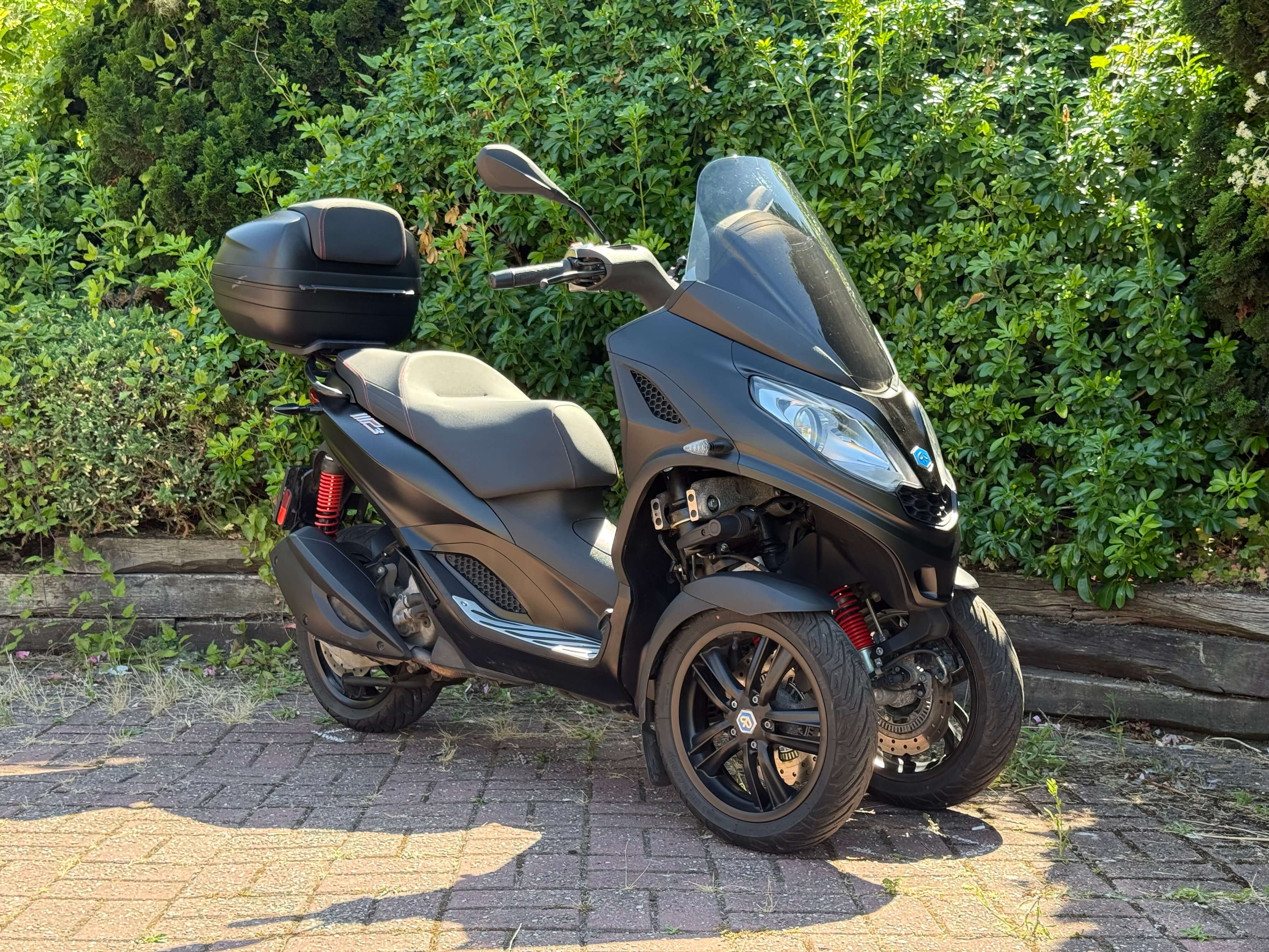 PIAGGIO MP3 300 HPE — miniature 3