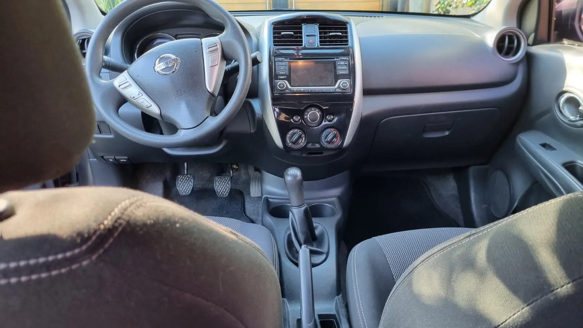 2017 Nissan Versa - Foto 2