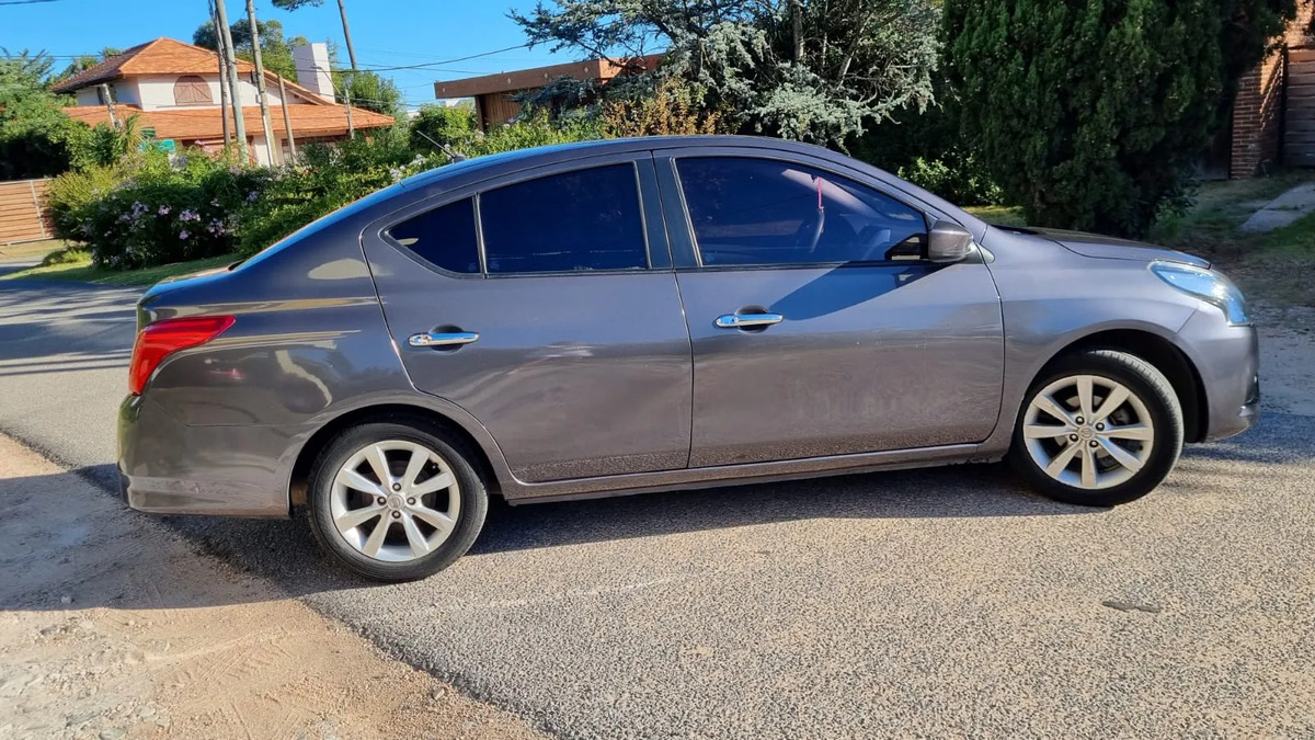 2017 Nissan Versa - Foto 5