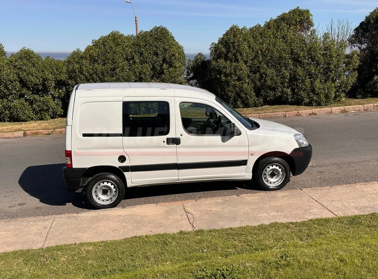 2023 Peugeot Partner