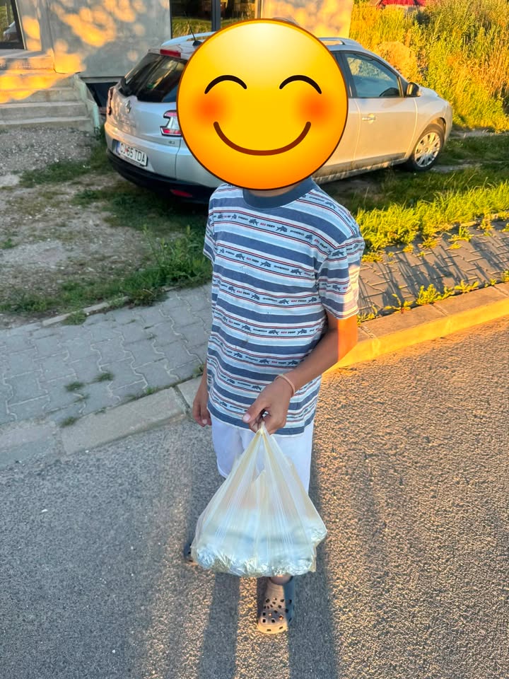 Azi am primit 11 shaorma de la Lyon’s kebab și le-am dus la beneficiarii Asociației. — fotografie 3