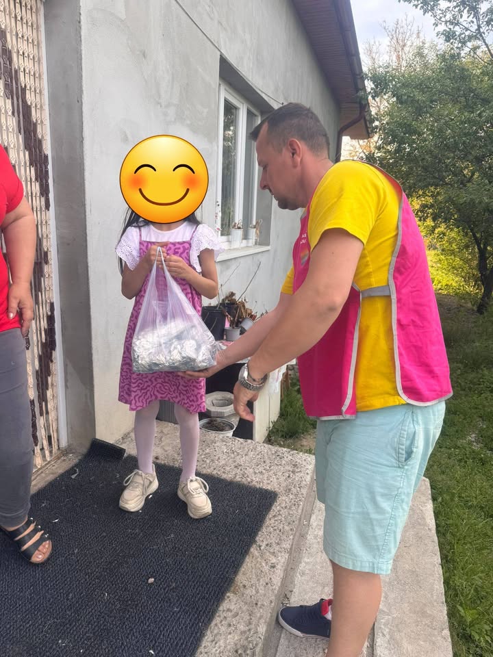 Azi am primit 11 shaorma de la Lyon’s kebab și le-am dus la beneficiarii Asociației. — fotografie 6