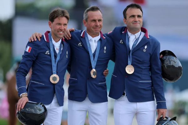 Sports équestres – Saut d’obstacles par équipes France / Médaille🥉