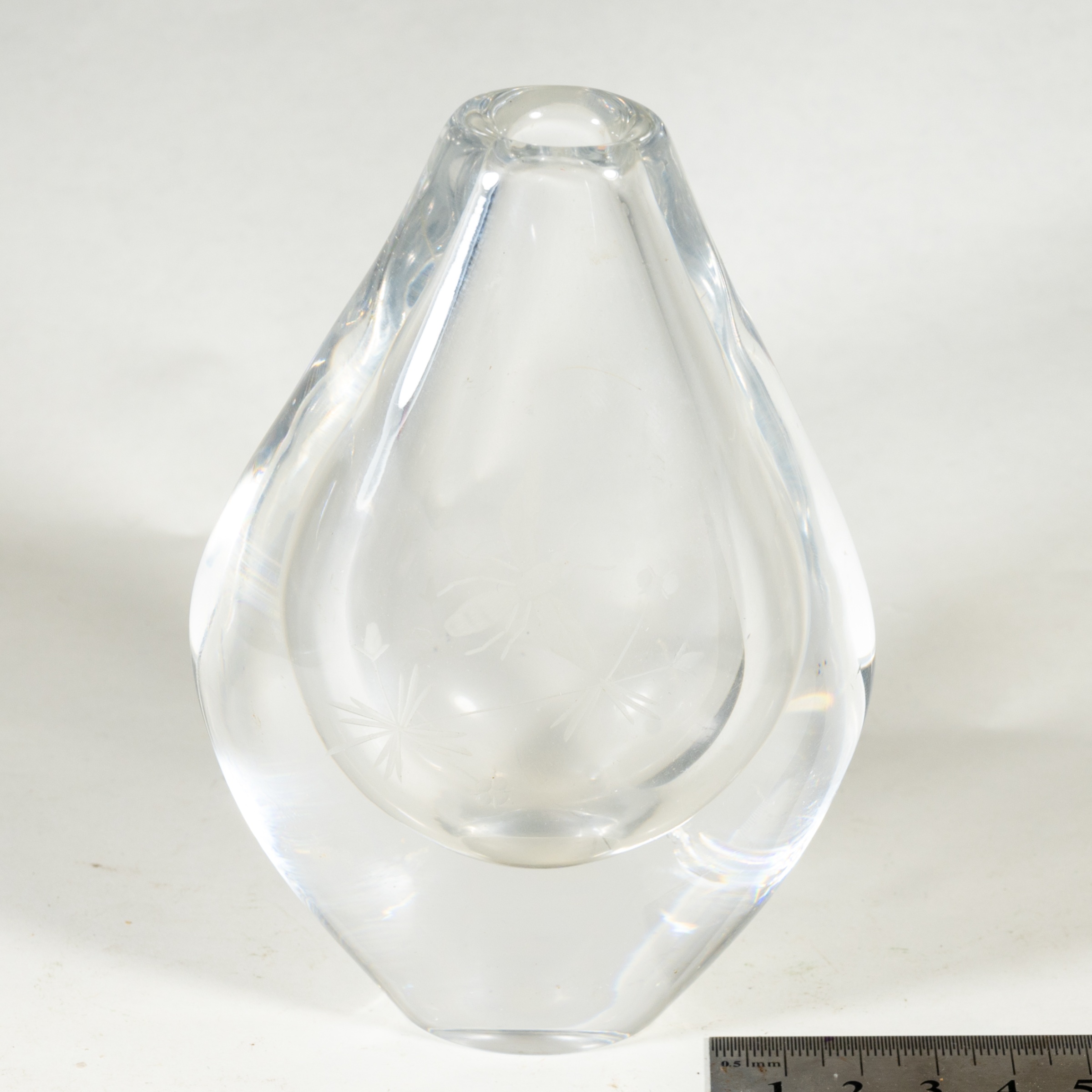 Orrefors 'teardrop' bud vase, attributed to Sven Palmqvist, 1950s — estimate: $75 – $150