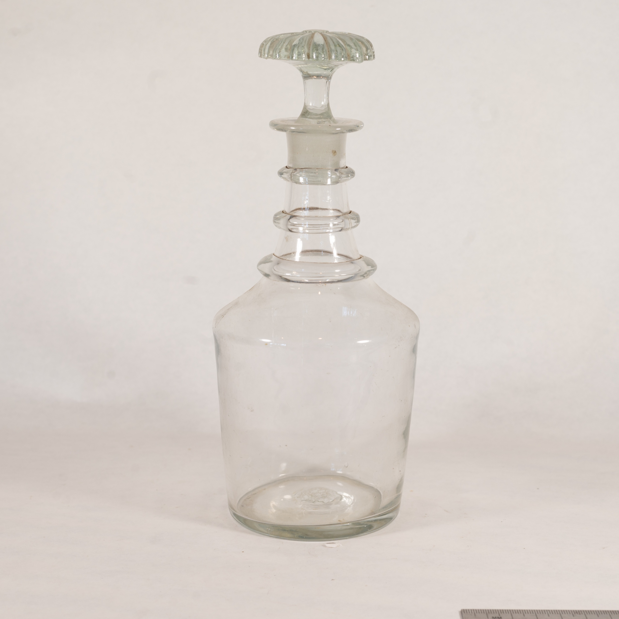 Irish Regency lead-crystal decanter of 'Prussian' shape, circa 1815–1830 — estimate: £150 – £250