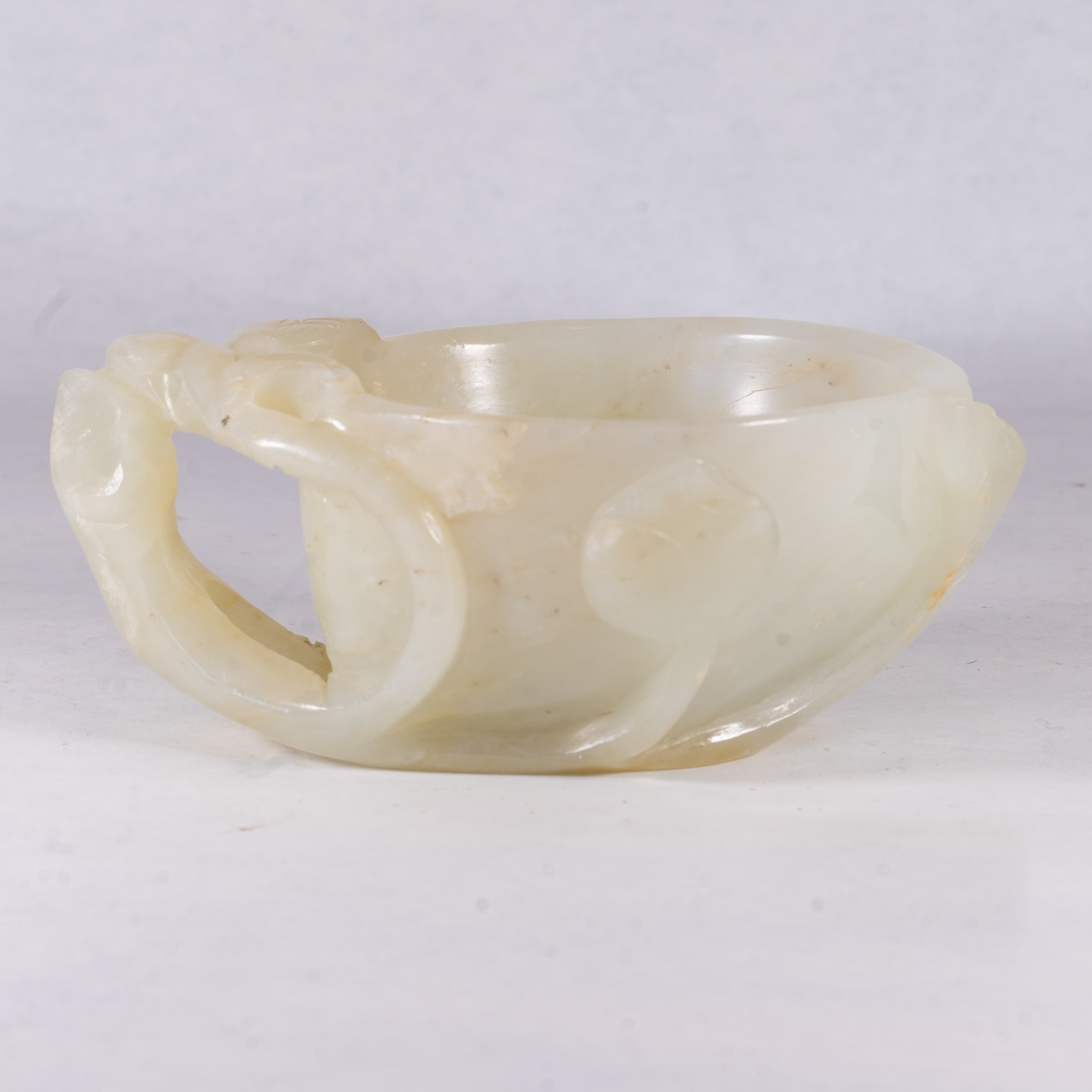 Qianlong chilong cup with a crack — £2,500 – £4,000