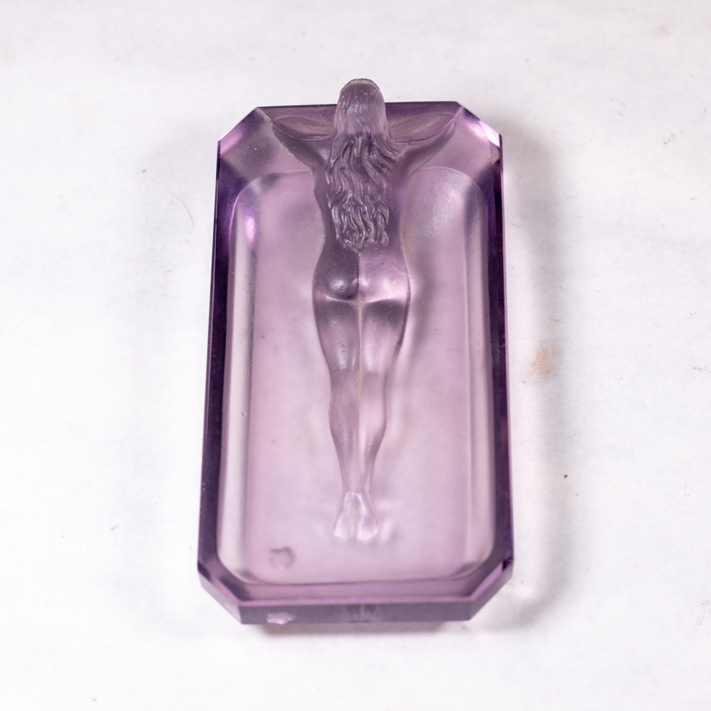Hoffmann 'Small Meditation' alexandrite glass pin dish, circa 1930 — estimate: £80 – £150